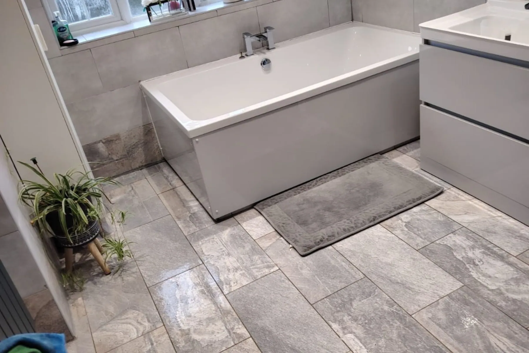 A bathroom after a deep clean, tiles and grout done, Deep Cleaning in Birmingham